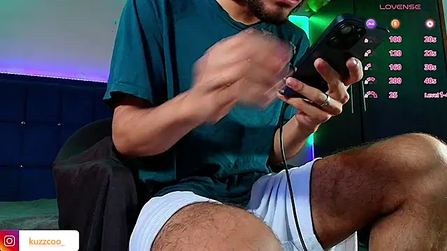 kuzzcoo online show from December 1, 2025, 12:50 pm