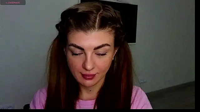  comefeelme  online show from March 6, 2025, 3:46 am