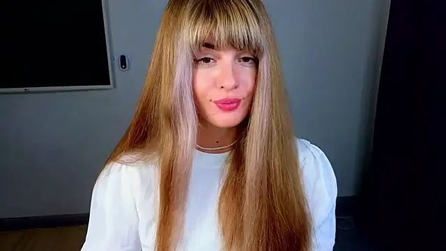  comefeelme  online show from October 15, 2025, 6:38 pm