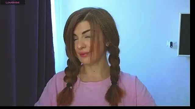  comefeelme  online show from March 16, 2025, 1:06 pm