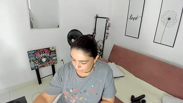 THOMPSON CRISTAL online show from January 30, 2025, 12:48 pm