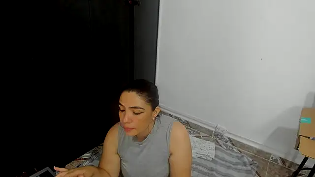 THOMPSON CRISTAL online show from February 26, 2025, 12:30 am