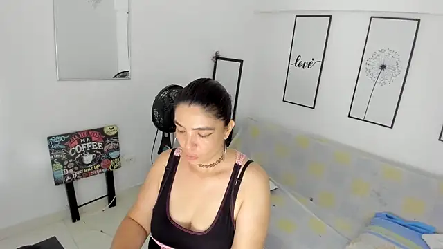 THOMPSON CRISTAL online show from February 4, 2025, 12:55 pm