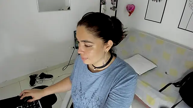 THOMPSON CRISTAL online show from February 24, 2025, 1:31 pm