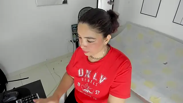 THOMPSON CRISTAL online show from March 21, 2025, 1:01 pm