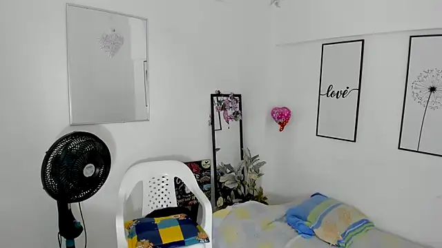 THOMPSON CRISTAL online show from February 18, 2025, 6:37 pm