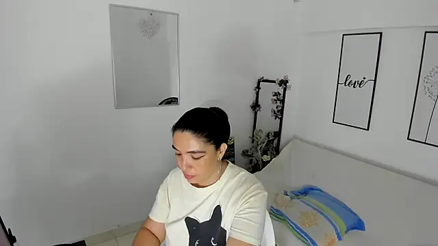 THOMPSON CRISTAL online show from February 12, 2025, 1:27 pm