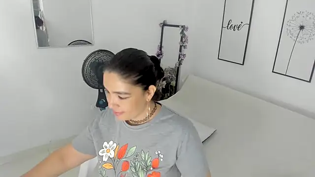 THOMPSON CRISTAL online show from January 25, 2025, 12:58 pm