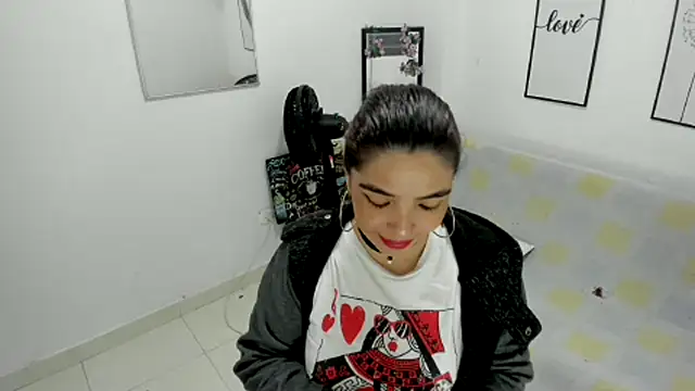 THOMPSON CRISTAL online show from March 15, 2025, 1:07 pm