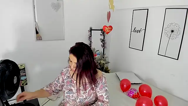 THOMPSON CRISTAL online show from February 14, 2025, 1:18 pm