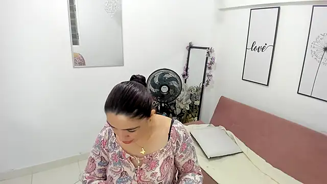 THOMPSON CRISTAL online show from January 27, 2025, 12:48 pm