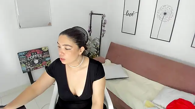 THOMPSON CRISTAL online show from January 29, 2025, 12:56 pm