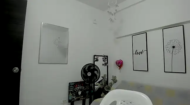 THOMPSON CRISTAL online show from February 27, 2025, 12:56 pm