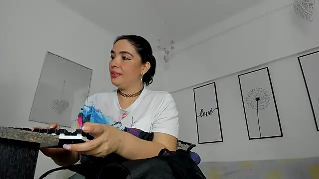 THOMPSON CRISTAL online show from February 10, 2025, 4:36 pm