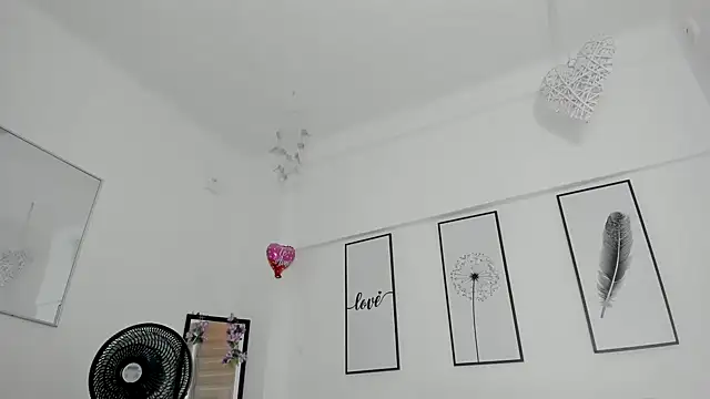 THOMPSON CRISTAL online show from March 19, 2025, 4:02 pm