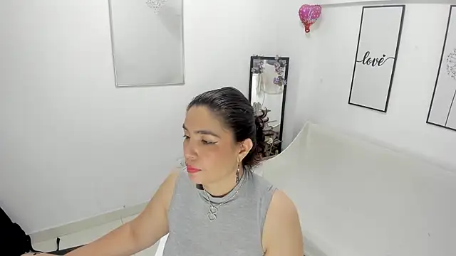 THOMPSON CRISTAL online show from March 20, 2025, 12:54 pm