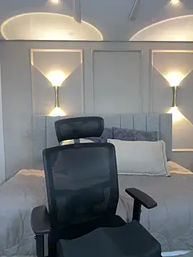 Snapshot of Miss_blue69 chatting on November 5, 2025, 1:42 am Miss blue69 online show from November 5, 2025, 1:42 am