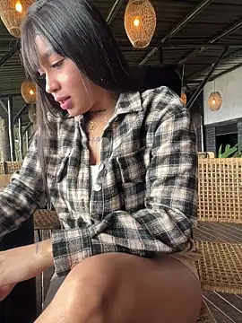 Snapshot of HannahW_ chatting on February 19, 2026, 6:27 pm HannahW online show from February 19, 2026, 6:27 pm