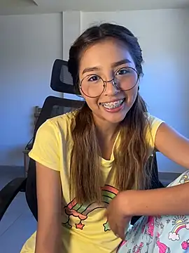 Snapshot of coraline_Ro chatting on June 11, 2026, 6:05 pm coraline Ro online show from June 11, 2026, 6:05 pm