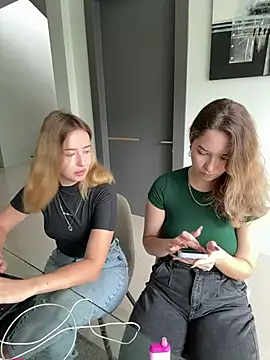 Snapshot of Nura_n_Sarah chatting on January 27, 2025, 5:14 am Nura n Sarah online show from January 27, 2025, 5:14 am