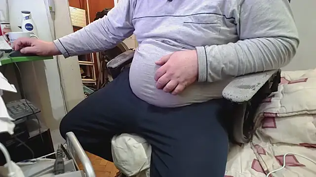 Snapshot of tipko123 chatting on November 19, 2025, 4:29 pm tipko123 online show from November 19, 2025, 4:29 pm