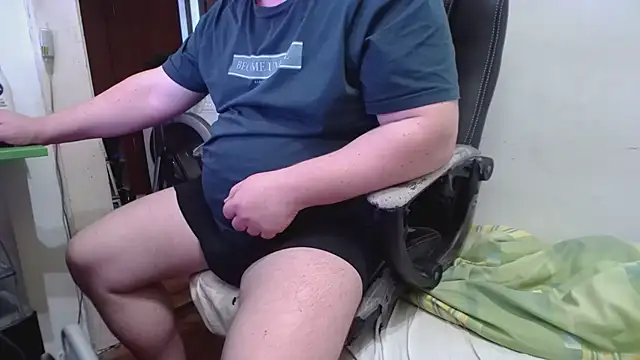 Snapshot of tipko123 chatting on November 3, 2025, 2:09 pm tipko123 online show from November 3, 2025, 2:09 pm