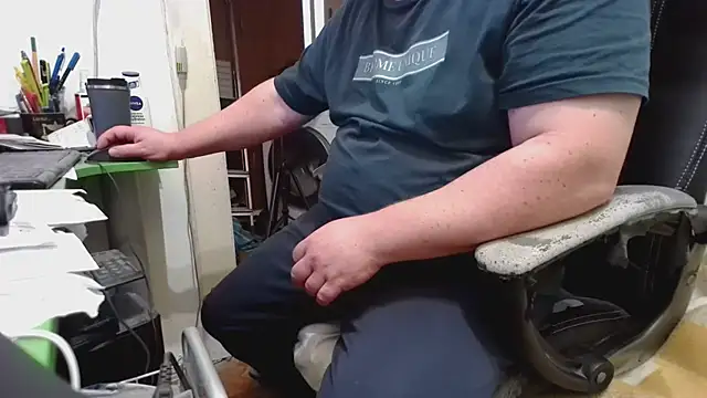 Snapshot of tipko123 chatting on November 1, 2025, 3:39 pm tipko123 online show from November 1, 2025, 3:39 pm