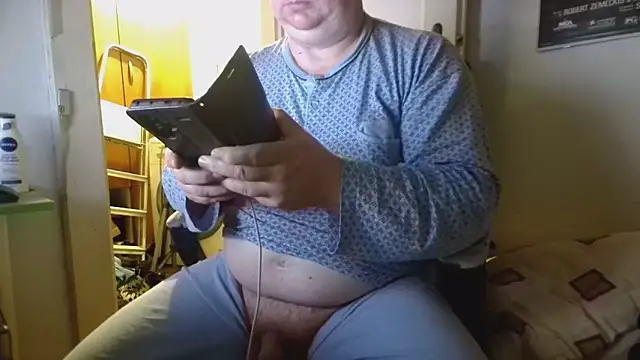 Snapshot of tipko123 chatting on November 9, 2025, 7:07 pm tipko123 online show from November 9, 2025, 7:07 pm