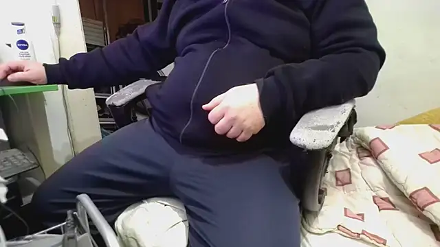 Snapshot of tipko123 chatting on November 18, 2025, 3:59 pm tipko123 online show from November 18, 2025, 3:59 pm