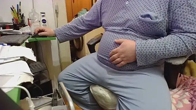 Snapshot of tipko123 chatting on December 5, 2025, 4:16 pm tipko123 online show from December 5, 2025, 4:16 pm