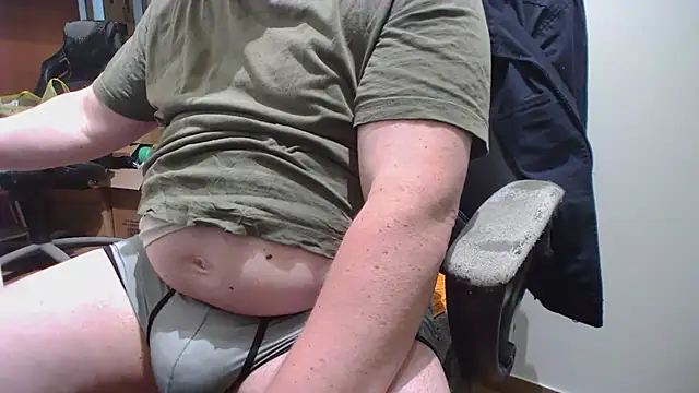 Snapshot of tipko123 chatting on April 15, 2026, 2:10 pm tipko123 online show from April 15, 2026, 2:10 pm