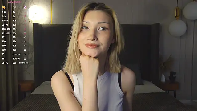 Snapshot of CarolReeves chatting on May 12, 2026, 4:46 pm CarolReeves online show from May 12, 2026, 4:46 pm