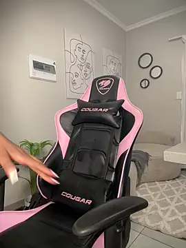 Neelo-Smith online show from September 28, 2025, 3:41 pm