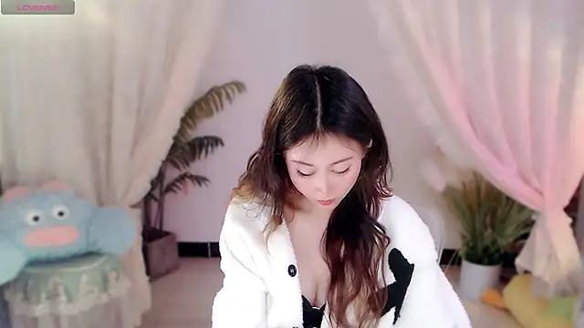 Aimee-520 online show from December 22, 2025, 6:35 am