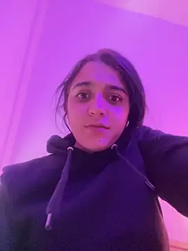 Alicia Ruiz online show from September 30, 2025, 6:25 pm