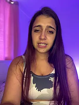 Alicia Ruiz online show from March 7, 2025, 5:49 pm