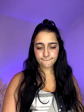 Alicia Ruiz online show from September 15, 2025, 6:08 pm