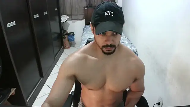 Snapshot of Brian_Aries chatting on May 10, 2026, 12:14 am Brian Aries online show from May 10, 2026, 12:14 am