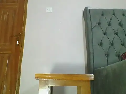 Snapshot of SilentQueen93 chatting on March 7, 2026, 4:01 pm SilentQueen93 online show from March 7, 2026, 4:01 pm