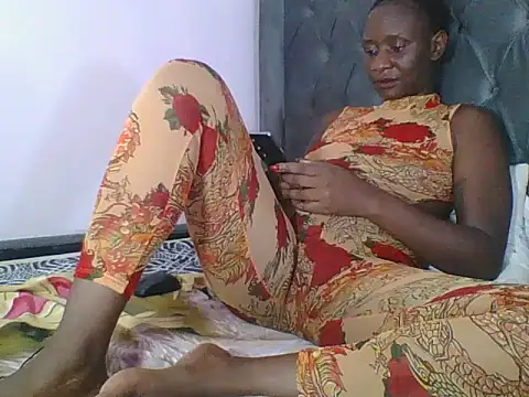 Snapshot of SilentQueen93 chatting on April 10, 2026, 1:40 pm SilentQueen93 online show from April 10, 2026, 1:40 pm