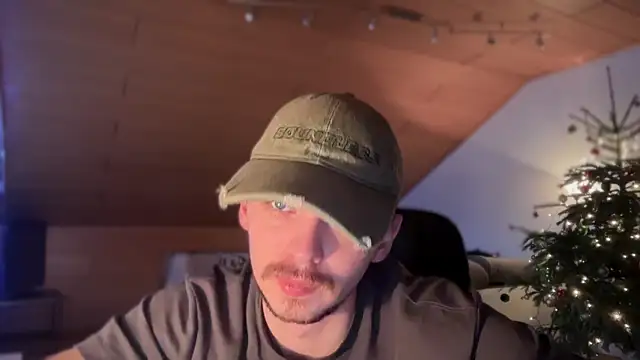 Snapshot of naked_psy chatting on January 15, 2025, 7:37 am naked psy online show from January 15, 2025, 7:37 am