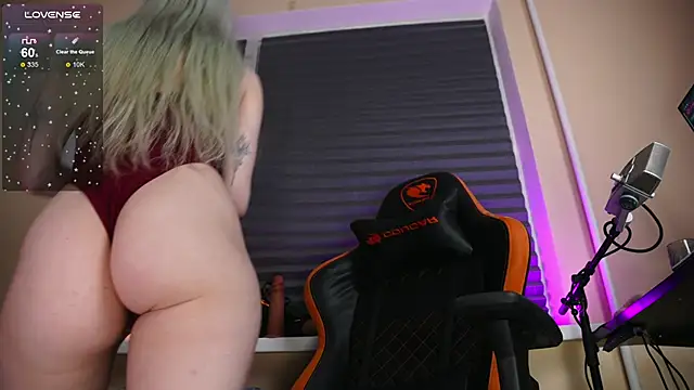 Snapshot of BlueCherryy chatting on January 22, 2025, 5:38 pm BlueCherryy online show from January 22, 2025, 5:38 pm