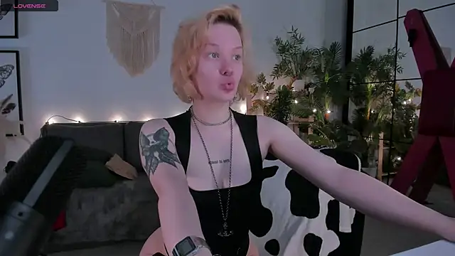 Snapshot of cyber_whore_ chatting on June 4, 2026, 10:20 am cyber whore online show from June 4, 2026, 10:20 am