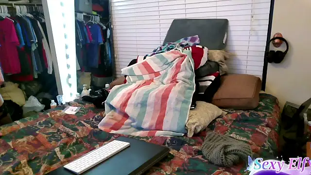 ashleysimmons online show from March 7, 2025, 10:02 am