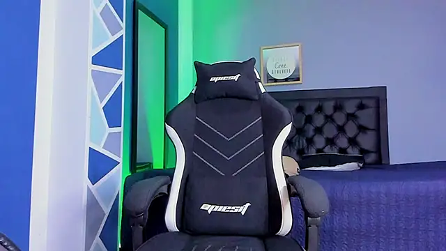 Snapshot of alex_oficial chatting on October 27, 2025, 1:39 am alex oficial online show from October 27, 2025, 1:39 am