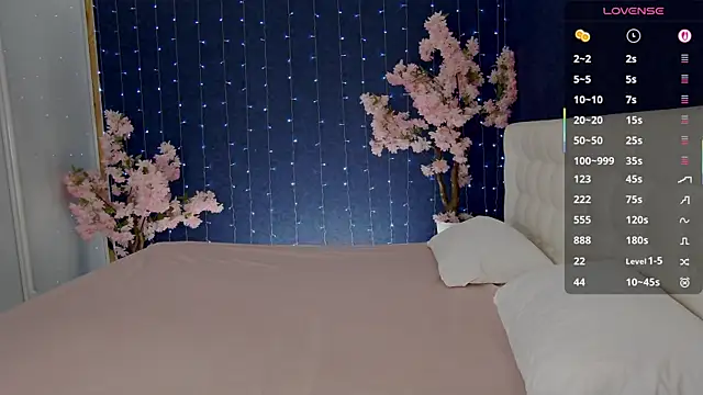 Snapshot of -Mirror-Girl- chatting on December 3, 2025, 5:52 am -Mirror-Girl- online show from December 3, 2025, 5:52 am