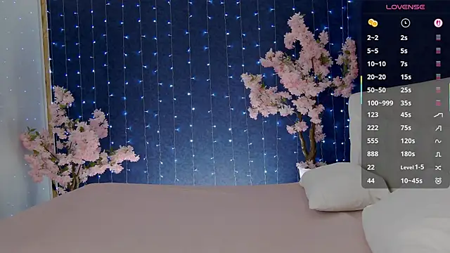 Snapshot of -Mirror-Girl- chatting on December 4, 2025, 6:34 am -Mirror-Girl- online show from December 4, 2025, 6:34 am