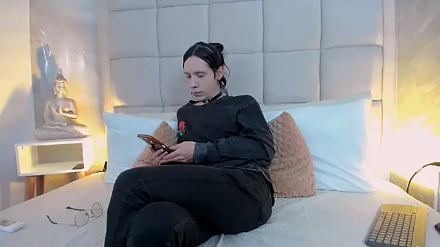 Snapshot of Hecatee_77 chatting on September 18, 2025, 7:50 pm Hecatee 77 online show from September 18, 2025, 7:50 pm