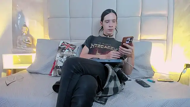 Snapshot of Hecatee_77 chatting on November 1, 2025, 7:52 pm Hecatee 77 online show from November 1, 2025, 7:52 pm