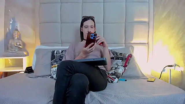 Snapshot of Hecatee_77 chatting on October 28, 2025, 7:57 pm Hecatee 77 online show from October 28, 2025, 7:57 pm